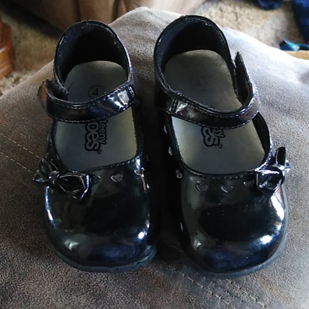 Infant girls dress shoes with bow